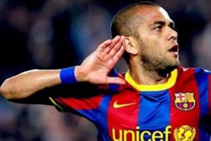 Dani Alves T&uuml;rk taraftarlardan &ouml;z&uuml;r diledi