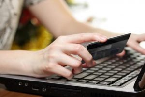 Bursa'da kol saati aldı, koliden kırık tablet &ccedil;ıktı