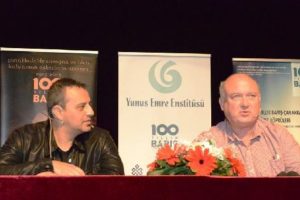 &Uuml;nl&uuml; yazar Nil&uuml;fer'de okuyucularıyla buluştu