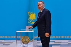 Kazakistan'da Nazarbayev yeniden başkan