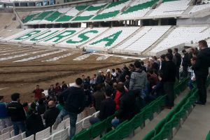 Bursaspor taraftarlarından Timsah Arena'ya &ccedil;ıkarma