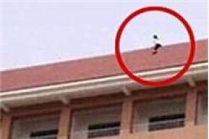 İntihar etmek isteyen gen&ccedil; kızı &ouml;ğrenciler kurtardı