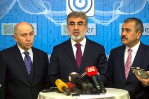 Bakan Yıldız: Elektrik dağıtım sekt&ouml;r&uuml;n&uuml; se&ccedil;ime alet etmesinler