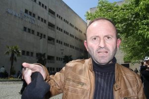 Bursa'da oğlunun kelep&ccedil;eli fotoğrafını g&ouml;ren baba adliyeye koştu