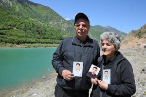 Acılı aile 4 yıldır nehirde kaybolan oğullarını arıyor