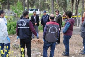 Mezarlıktaki &ccedil;uvalda insan kemikleri bulundu