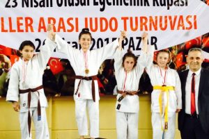 Akyazı'da, &ccedil;ifte şampiyon B&uuml;y&uuml;kşehir oldu!