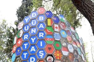 &Ccedil;anakkale'de 'Barış Petekleri' sergisi