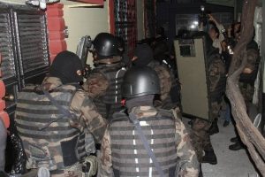 600 polisli operasyon: 25 g&ouml;zaltı