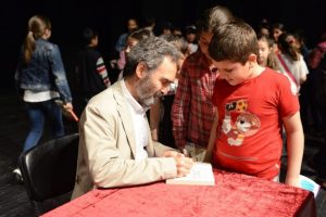 Erdoğan, Nil&uuml;fer'de &ccedil;ocuklara yazar olmanın sırrını verdi