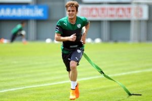Timsah g&ouml;z&uuml;n&uuml; Kasımpaşa ma&ccedil;ına &ccedil;evirdi