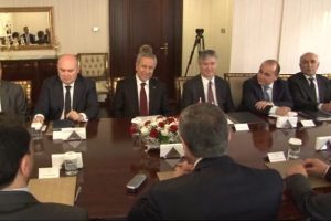 Arın&ccedil; ve Akıncı heyetlerarası g&ouml;r&uuml;şmeye başkanlık etti