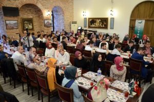 M&uuml;ezzinoğlu'dan Bursa'da gen&ccedil;lere nasihat