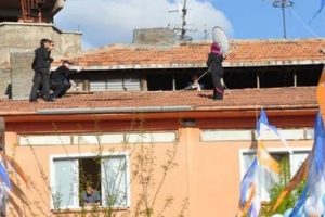 Başbakan'ın mitingindeki kadın polisi alarma ge&ccedil;irdi!