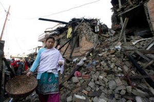 Depremden sonra Nepal 3 metre g&uuml;neye kaydı