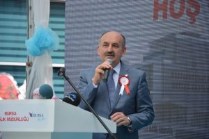 "Birileri Atat&uuml;rk'&uuml;n g&ouml;lgesinde yan gelip yatıyor"