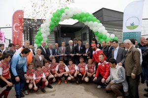 Bursa Osmangazi'nin her mahallesine spor tesisi