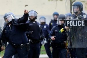 5 polis hakkında tutuklama kararı