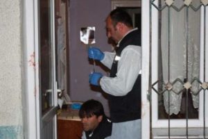 Komşusunu d&ouml;ve d&ouml;ve &ouml;ld&uuml;rd&uuml;