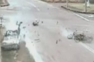 İkisini birden havaya u&ccedil;urdu
