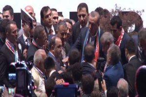 Bu kez Cumhurbaşkanı Erdoğan korumaları korudu
