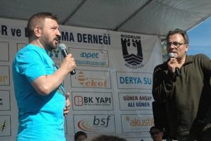 Mesut Yar t&uuml;rk&uuml; s&ouml;yledi Karadenizliler coştu