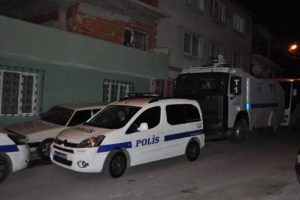 Ev ve kahveye silahlı saldırı: 1 &ouml;l&uuml;, 12 yaralı