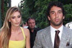 Sinem Kobal'dan kafa karıştıran paylaşım...