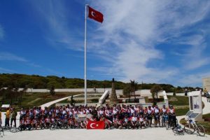 Zaferin 100. yılında Bursalı 100 bisiklet&ccedil;i &Ccedil;anakkale'de
