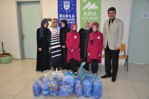 Bursa'da &ouml;ğretmen ve &ouml;ğrencilerden engellilere destek