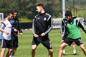 Beşiktaş ara vermeden &ccedil;alışmalarına başladı