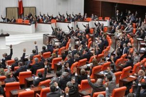 Medyada se&ccedil;im hareketliliği! Hangi partiler zirvede?
