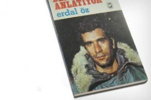 Cumhuriyet Manifesto'dan sonra hangi kitabı hediye edecek?