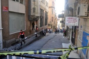Beyoğlu'nda iş yerine silahlı saldırı