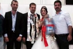 D&uuml;ğ&uuml;nde geline &ouml;yle bir şey taktı ki...