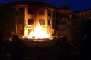 Kullanılmayan eşyaları yaktı, yangın paniği yaşattı