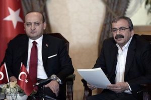 'Yan yana a&ccedil;ıkladığımız metni Cumhurbaşkanı tekmeledi'