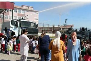 Silopi'de &ccedil;ocuklara TOMA'dan su sıktırdılar