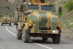Sınır boylarına y&ouml;nelik askeri sevkıyat s&uuml;r&uuml;yor