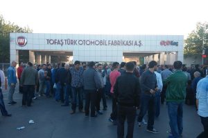 Bursa'da otomotiv fabrikalarında iş&ccedil;ilerin sendika ve zam isyanı b&uuml;y&uuml;yor!
