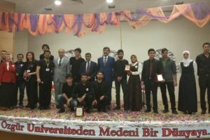 &Uuml;niversitede T&uuml;rk&ccedil;e ve K&uuml;rt&ccedil;e t&uuml;rk&uuml; yarışması