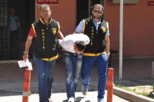 D&uuml;ğ&uuml;n cinayetinin 2 ş&uuml;phelisi yakalandı
