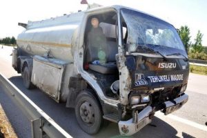 Y&uuml;k&uuml;n&uuml; kontrol ederken tanker &ccedil;arpan s&uuml;r&uuml;c&uuml; &ouml;ld&uuml;
