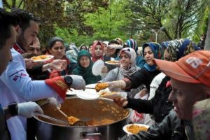 Kadınlar, Hıdırellez pilavına h&uuml;cum etti