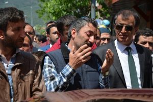 Bursa'da y&uuml;rekleri yakan Minik Melisa g&ouml;zyaşlarıyla toprağa verildi