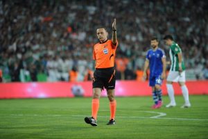 "Şampiyonlar Ligi finalini C&uuml;neyt &Ccedil;akır y&ouml;netecek"