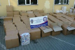 TIR'da 91 bin paket ka&ccedil;ak sigara ele ge&ccedil;irildi