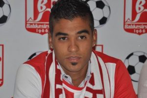 Balıkesirspor ile yollarını ayırdı