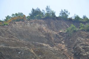 Bursa Orhaneli'de heyelan tehlikesi s&uuml;r&uuml;yor