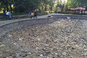 Bursa'da Botanik Park rezaleti! &Ccedil;&ouml;pl&uuml;ğe d&ouml;nd&uuml;...